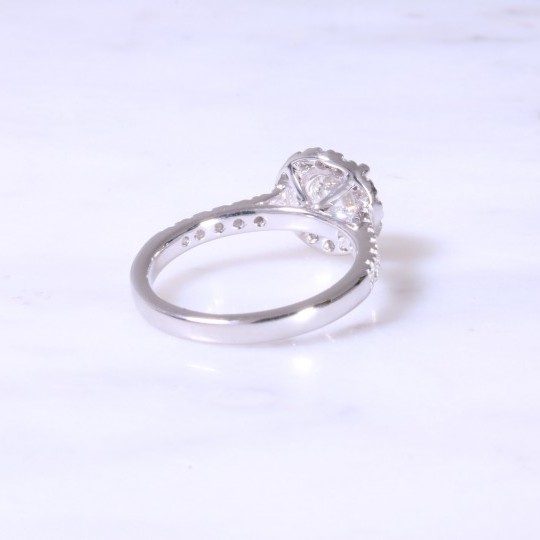 Round Brilliant Diamond Halo Ring