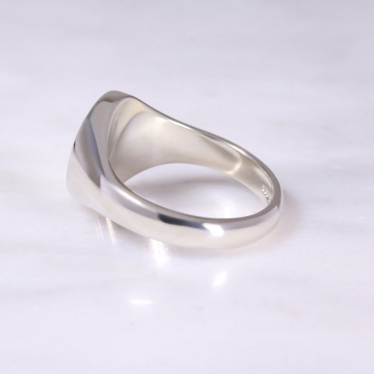 9ct White Gold Oval Signet Ring Medium